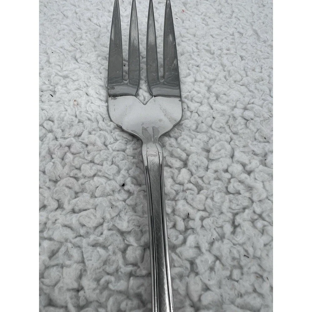 Oneida Deluxe Folk Art Meredith Stainless Medium Meat Serving Fork 8 1/2